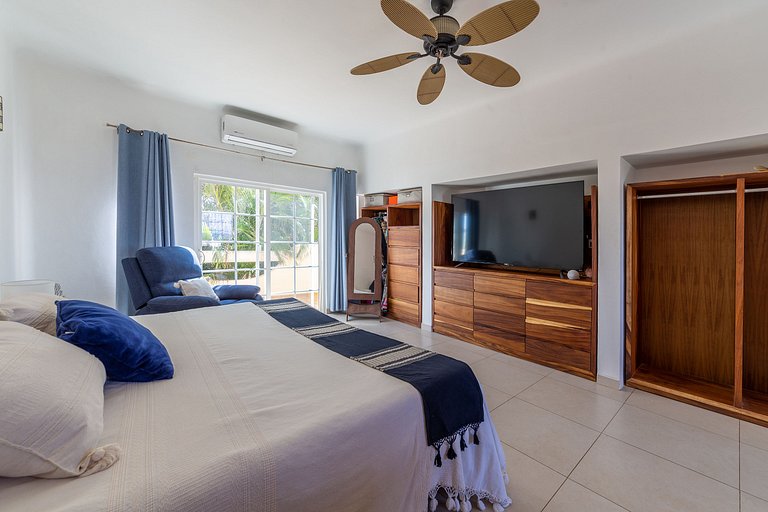 Beachfront house in Litibú